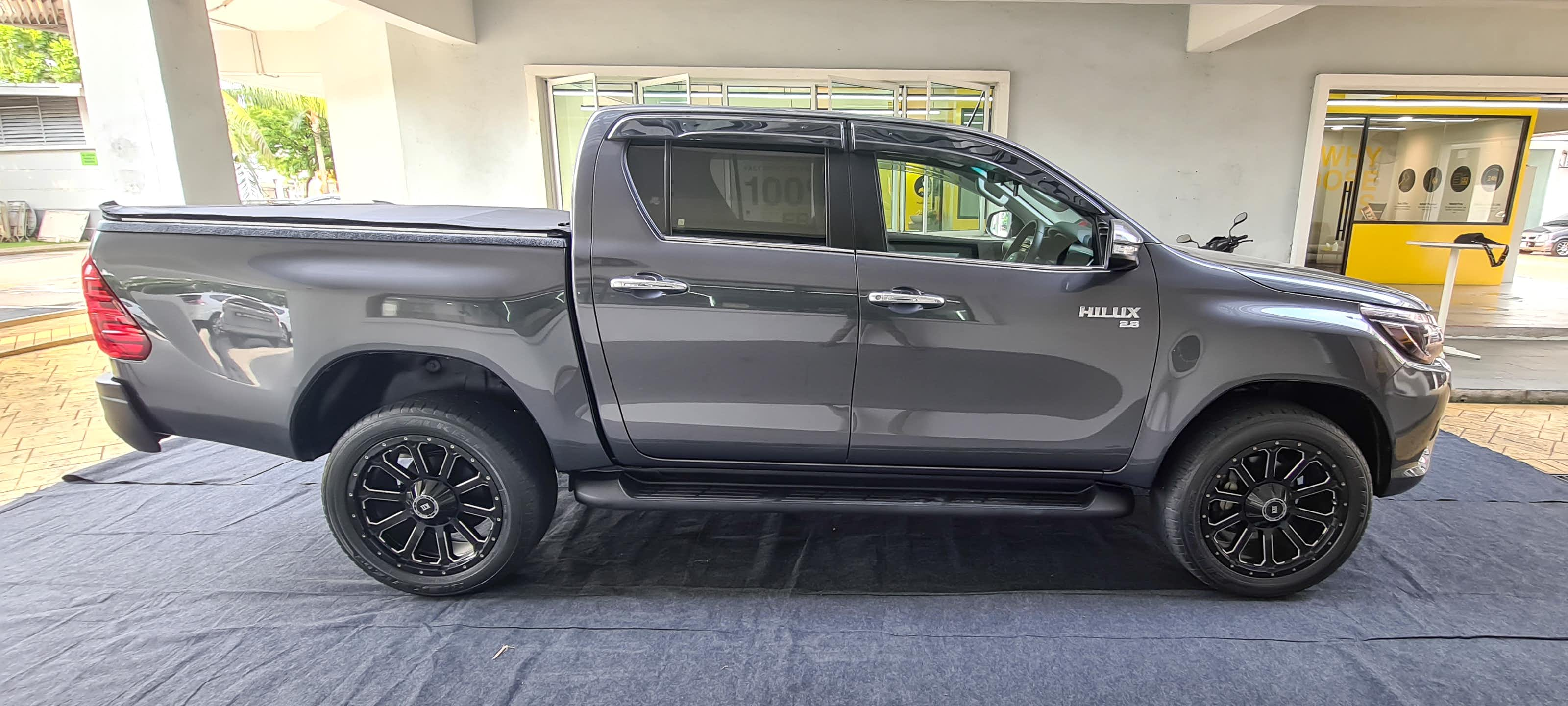 Toyota Hilux - pickup truck